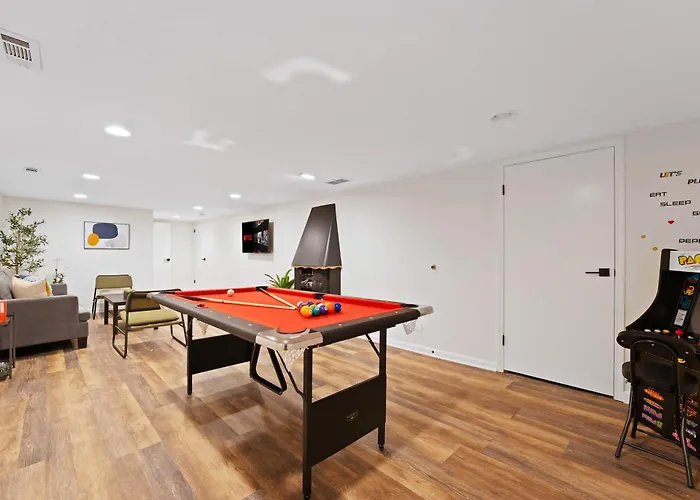 New Gem - Game & Amazing Yard * Elmhurst